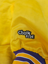 Load image into Gallery viewer, Rare Vintage Mens Chalk Line Los Angeles Lakers Spellout Satin Button Up Jacket Size Medium-Gold