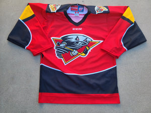 Mens CCM Cincinnati Cyclones Jersey Size Small-Red