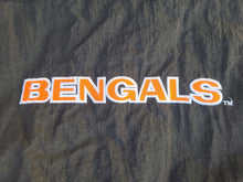 Load image into Gallery viewer, Vintage Mens Starter Cincinnati Bengals Pullover Jacket Size XL-Black